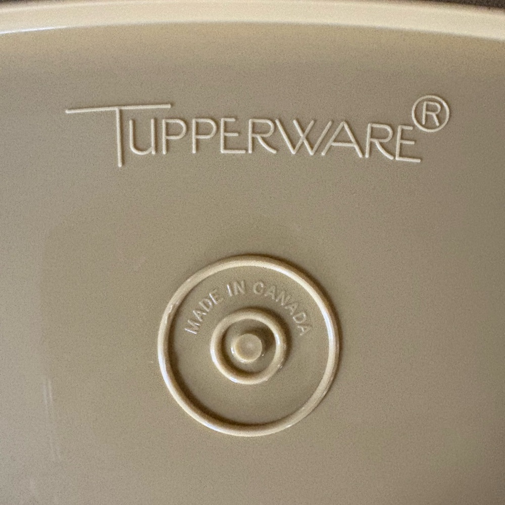 Tupperware Yellow Food Storage Container - Picture 5 of 7